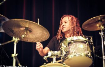 藤井伸昭 (drums)